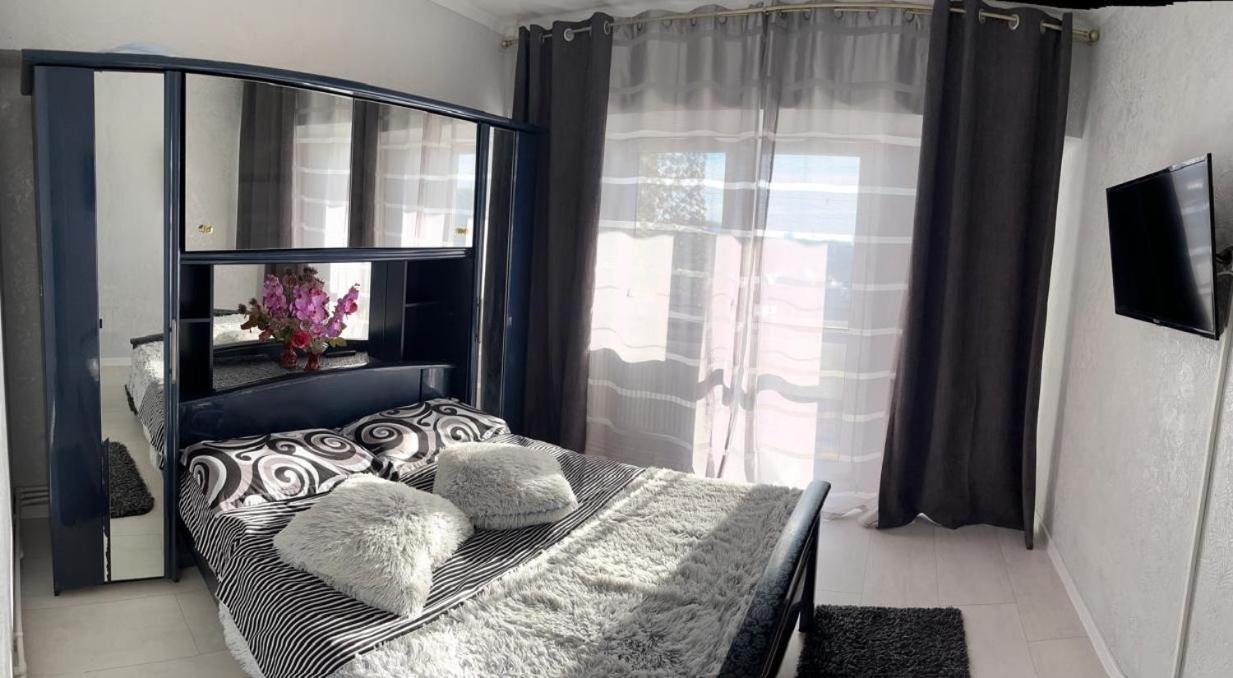 Alfredo Apartament Buzău Esterno foto