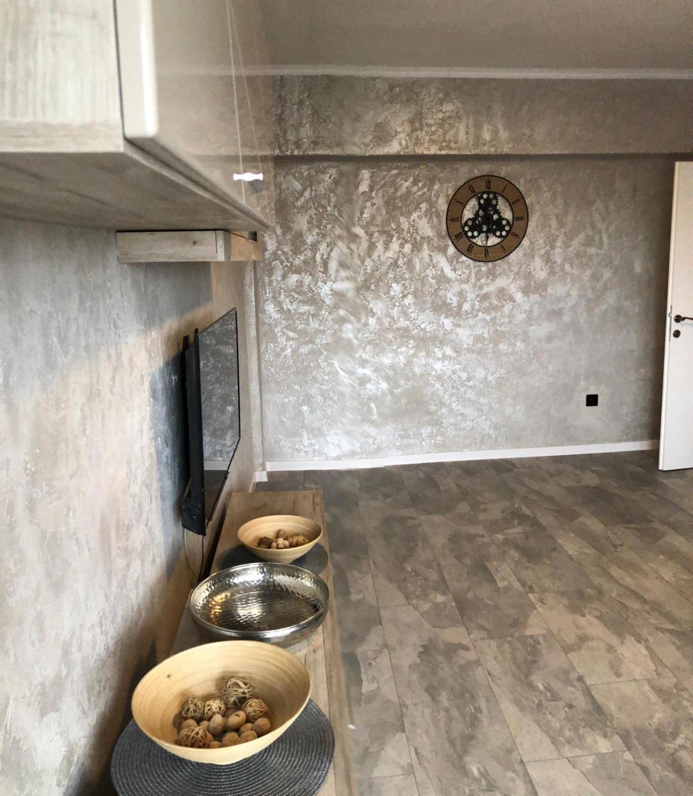 Alfredo Apartament Buzău Esterno foto